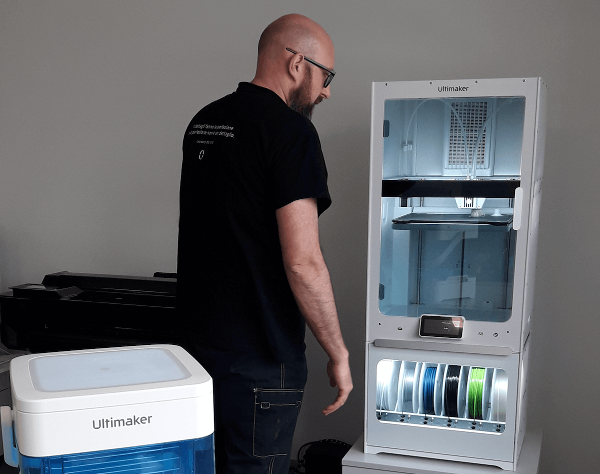 Moval Italian production floor running the UltiMaker S8 for jigs and fixtures