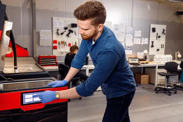 <h3>What is Selective Laser Sintering and How it Works</h3>